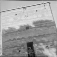 Auto-défense de fermes. [Description en cours]