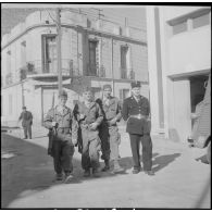 Unités territoriales à Oran. [Description en cours]