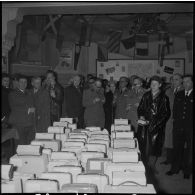 Remise de cadeaux de l’entraide parachutiste.[Description en cours]