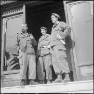 Arrivée à Alger du champion cycliste Roger Rivière, caporal au bataillon de Joinville. [Description en cours]