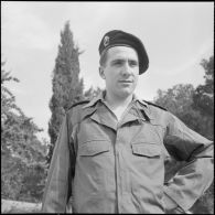 Arrivée à Alger du champion cycliste Roger Rivière, caporal au bataillon de Joinville. [Description en cours]