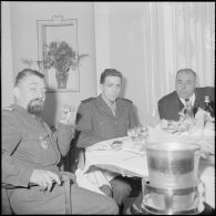 Arrivée à Alger du champion cycliste Roger Rivière, caporal au bataillon de Joinville. [Description en cours]