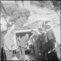 Présentation de véhicules Unic. [Description en cours]