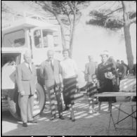 Présentation de véhicules Unic. [Description en cours]