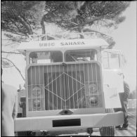 Présentation de véhicules Unic. [Description en cours]