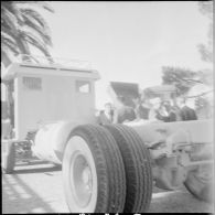 Présentation de véhicules Unic. [Description en cours]