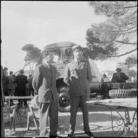 Présentation de véhicules Unic. [Description en cours]