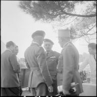 Présentation de véhicules Unic. [Description en cours]