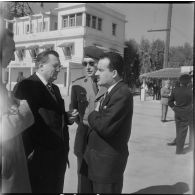 Visite de Jacques Chaban-Delmas, ministre de la Défense à Alger. [Description en cours]