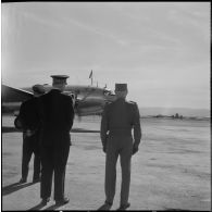 Visite de Jacques Chaban-Delmas, ministre de la Défense à Alger. [Description en cours]