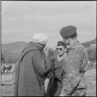 Action psychologique et aide médicale à des populations. [Description en cours]