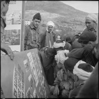 Action psychologique et aide médicale à des populations. [Description en cours]