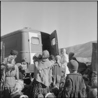 Action psychologique et aide médicale à des populations. [Description en cours]