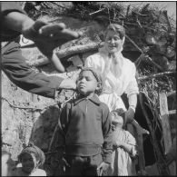 Action psychologique et aide médicale à des populations. [Description en cours]