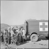 Action psychologique et aide médicale à des populations. [Description en cours]