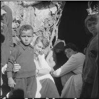 Action psychologique et aide médicale à des populations. [Description en cours]