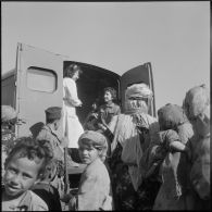 Action psychologique et aide médicale à des populations. [Description en cours]