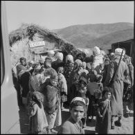 Action psychologique et aide médicale à des populations. [Description en cours]