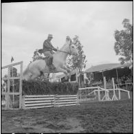 Une compétition hippique. [Description en cours]