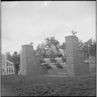 Une compétition hippique. [Description en cours]