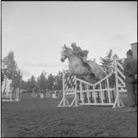 Une compétition hippique. [Description en cours]