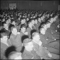 Un spectacle théâtral. [Description en cours]