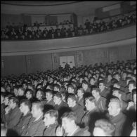 Un spectacle théâtral. [Description en cours]