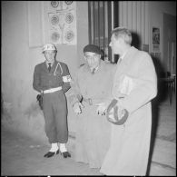 Réunion avec Roger Frison-Roche à Tizi-Ouzou. [Description en cours]