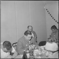 Le réveillon au mess des Sous-officiers sous la présidence du capitaine LAMBERT commandant le secteur de Flatters.