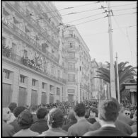 Les manifestants devant la Compagnie Algérienne.