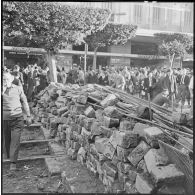 Les barricades devant les facultés.