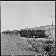 Menerville. La 4e compagnie du 587e bataillon du train (587e BT). Le train blindé.