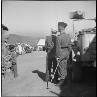 Visite du général Huet dans la région d’Alger. [Description en cours]
