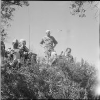 Vie en poste et opération de maintien de l'ordre. [Description en cours]