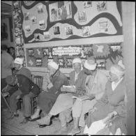 Une exposition à la maison du Combattant. [Description en cours]