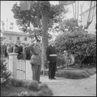 Une cérémonie militaire à Ain-Taya. [Description en cours]