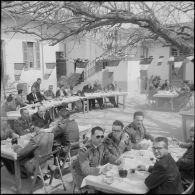 Une cérémonie militaire à Ain-Taya. [Description en cours]