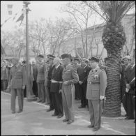 Une cérémonie militaire à Ain-Taya. [Description en cours]