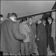 Arrivée à Alger de Jacques Chaban-Delmas, ministre de la Défense. [Description en cours]