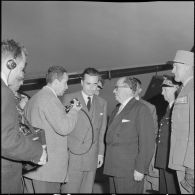 Arrivée à Alger de Jacques Chaban-Delmas, ministre de la Défense. [Description en cours]