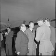 Arrivée à Alger de Jacques Chaban-Delmas, ministre de la Défense. [Description en cours]