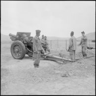 Protection de la voie ferrée Oran-Colomb Béchar par le 6e RTS. [Description en cours]