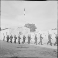 Protection de la voie ferrée Oran-Colomb Béchar par le 6e RTS. [Description en cours]