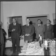 Repas et réunion de l'association des fils de tués. [Description en cours]