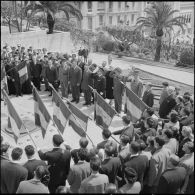L’association des fils de tués au monument aux morts d’Alger. [Description en cours]