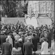 L’association des fils de tués au monument aux morts d’Alger. [Description en cours]