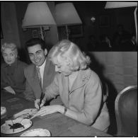 Annie Cordy à l'hôtel Aletti. [Description en cours]