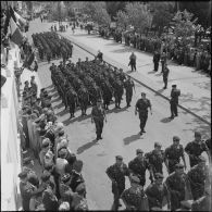 Passation de commandement au 2ème régiment de parachutistes coloniaux (RPC). [Description en cours]