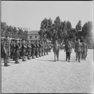 Passation de commandement au 2ème régiment de parachutistes coloniaux (RPC). [Description en cours]