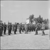 Passation de commandement au 2ème régiment de parachutistes coloniaux (RPC). [Description en cours]